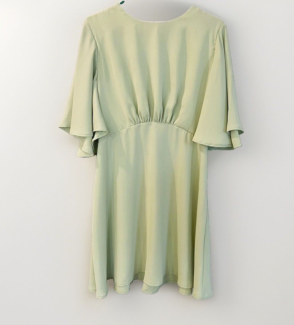 AX Paris Light Green Formal Dress Size 12 Pleated Flutter Sleeve Zip